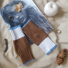 Load image into Gallery viewer, UN/PAIR Fingerless gloves Hazelnut White Sky blue
